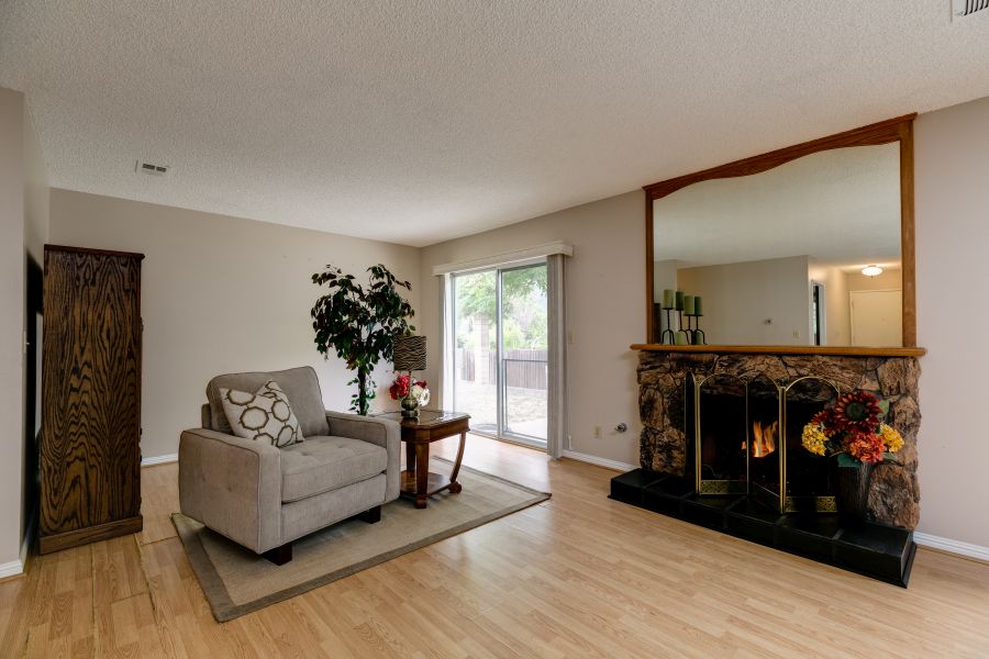 Gas Fireplace in Oak View Home for Sale