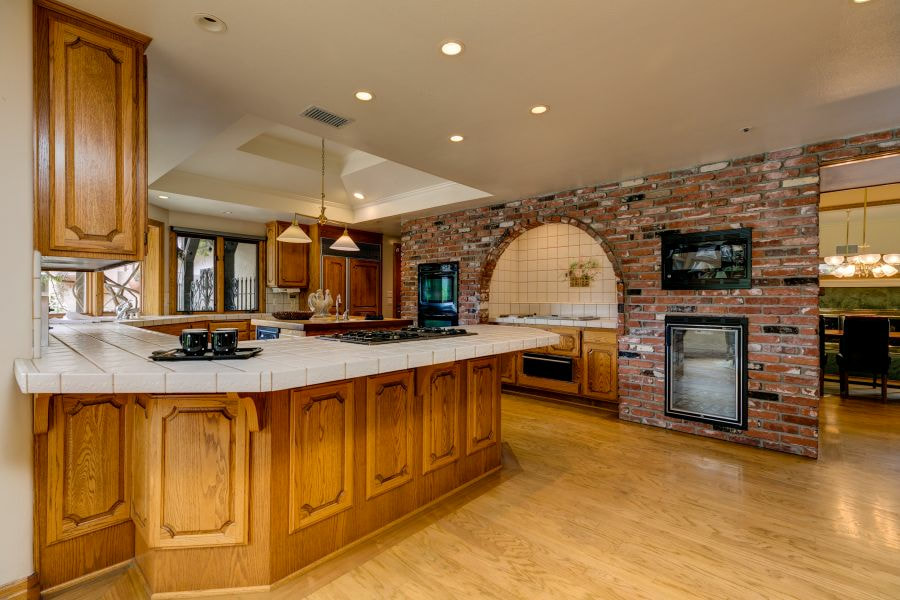 Large Kitchen in Ojai Horse Propery 