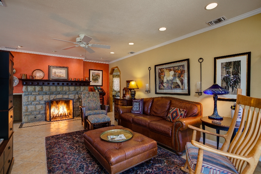 1188 Woodland Avenue: Living Room