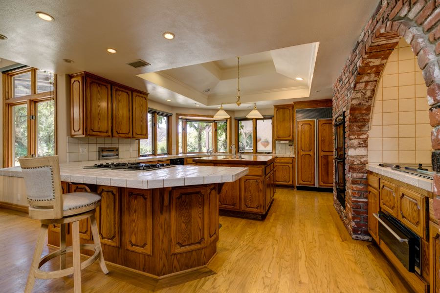 Large Kitchen with Indoor Grill