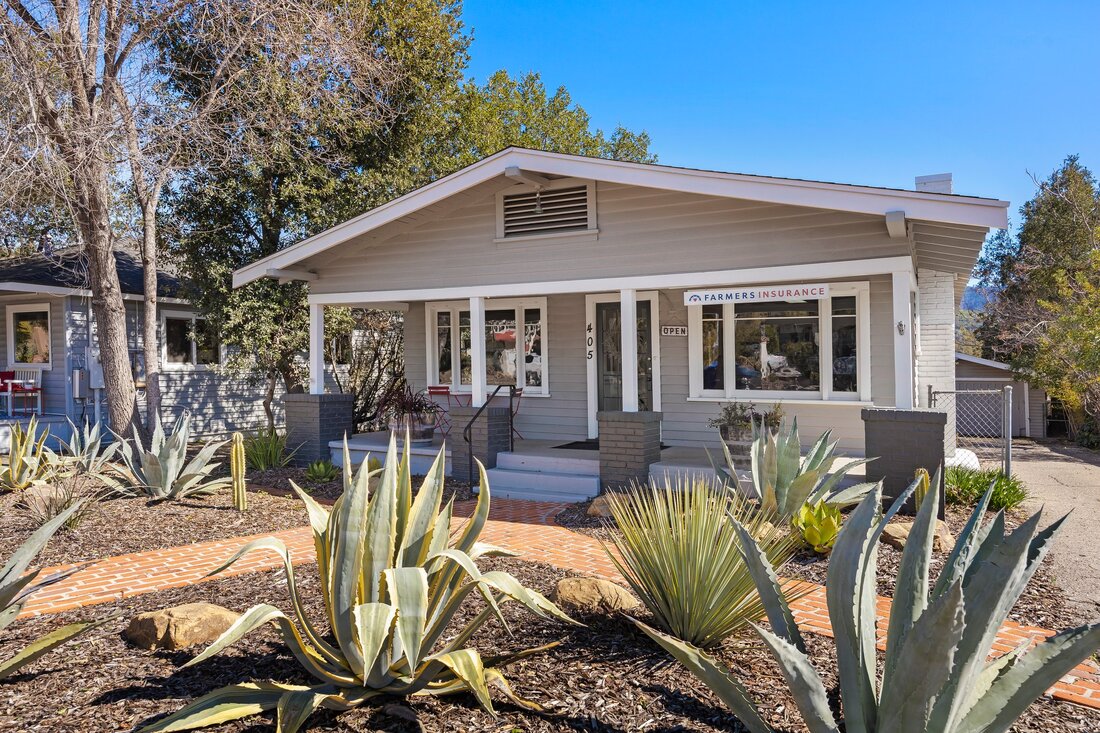 landscaping and porch of Ojai commercial building