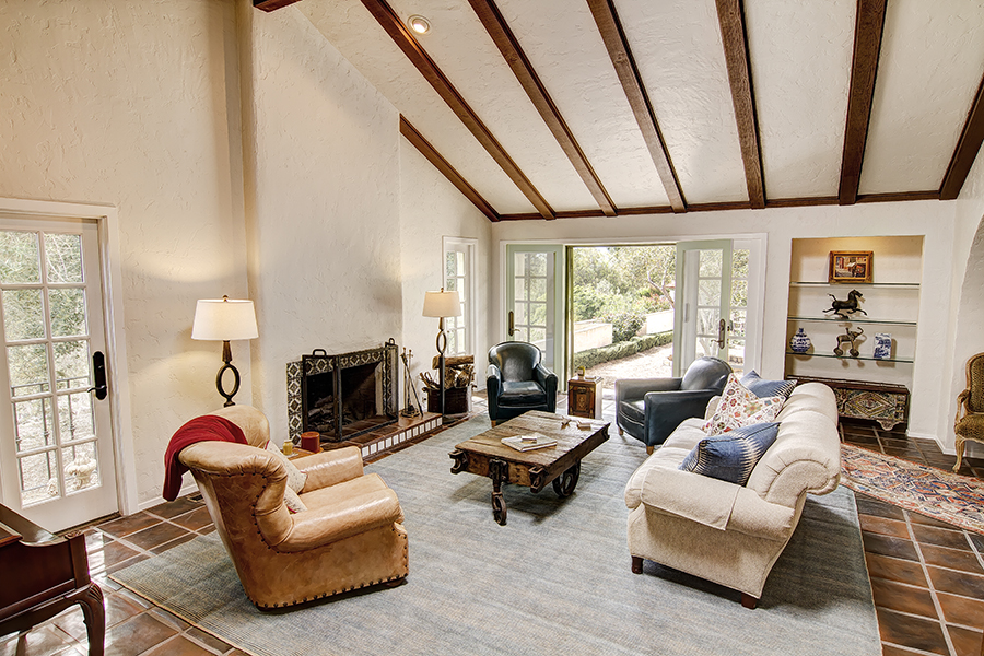 Ojai Ranch for Sale - Living Room 
